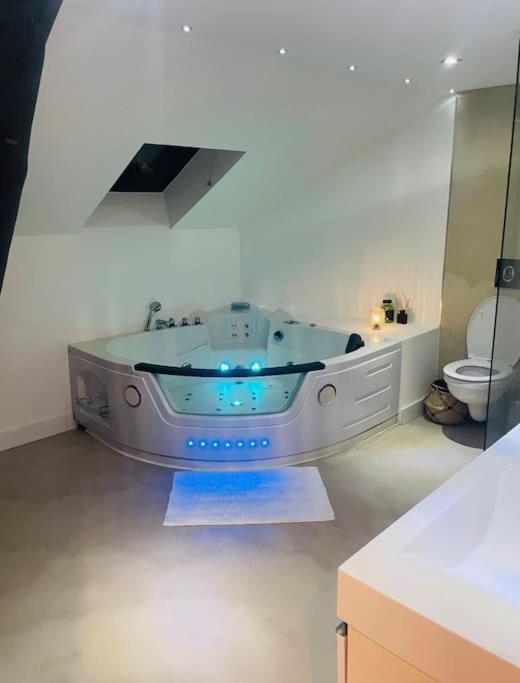 נאנסי Stanislas Central & Jacuzzi Parking מראה חיצוני תמונה